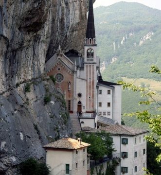 Santuario della Madonna della Corona